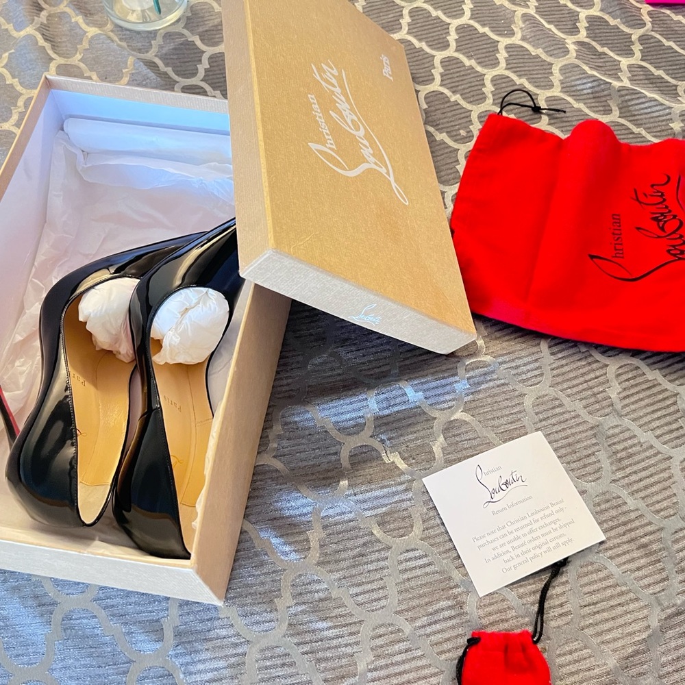 Authentic Christain Louboutin So Kate heels - Picture 4 of 4